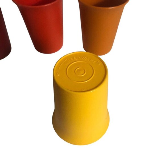 Vintage TUPPERWARE Childs Set of 4 Red Orange Yellow Rust 6 oz Tumblers Glasses - Picture 3 of 4